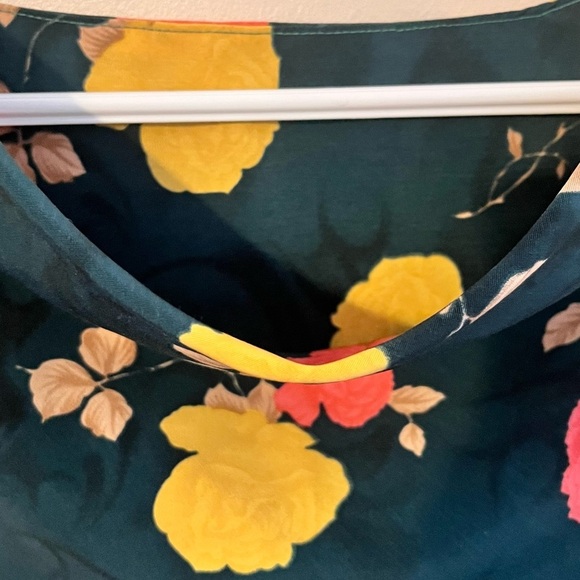 Handcrafted Structured Cowl Neckline Sleeveless Floral Top - Picture 4 of 5